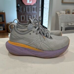 asics pure gel-nimbus 25. Great condition, worn for about a month! Size 7.